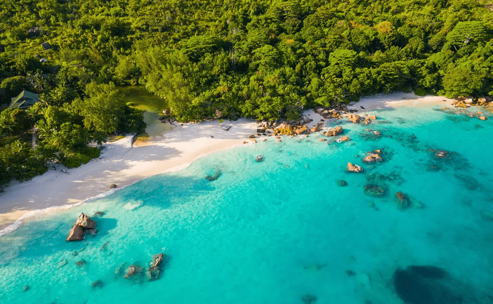 Minne Seychellien laguunille