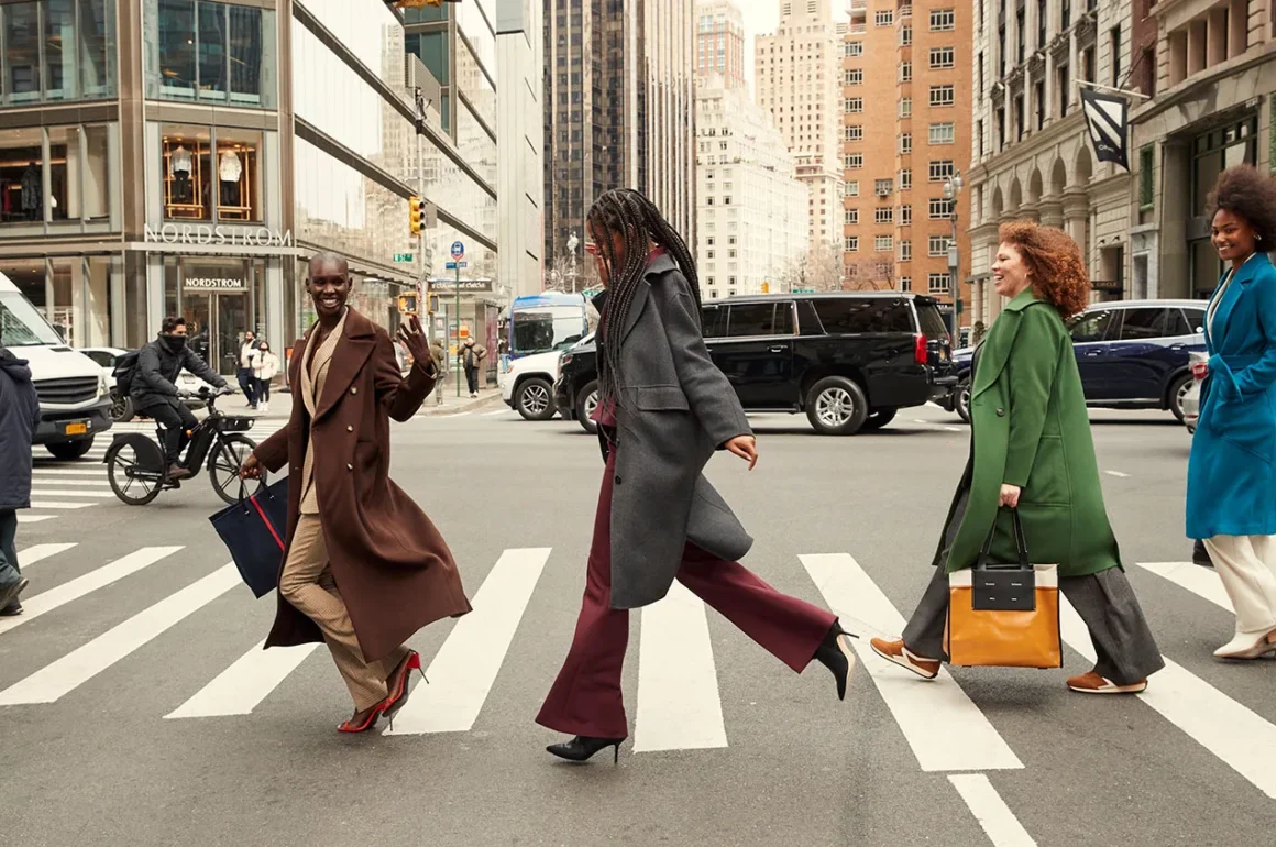 Naisten merkkitakit Top 10 merkkiä