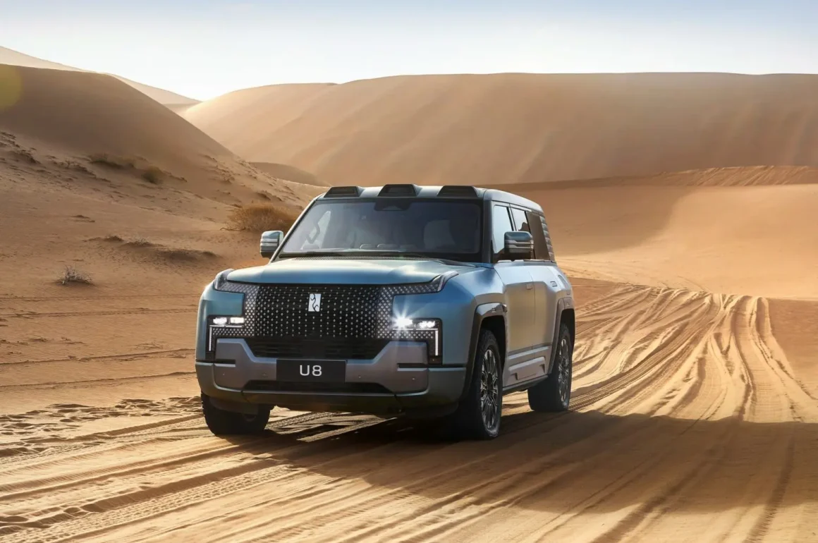 Yangwang U8 mullistaa luksusmaastoautoilun