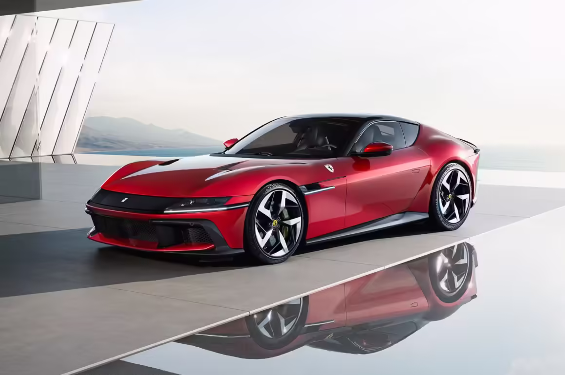 Ferrari 12cilindri Nykyaikainen ylistys vapaasti hengittävälle V12-moottorille