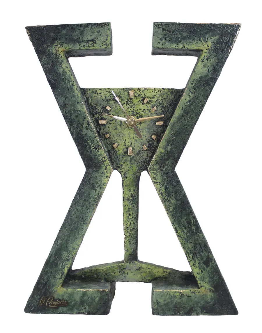 Kello yrityksen 15-vuotisjuhlan kunniaksi