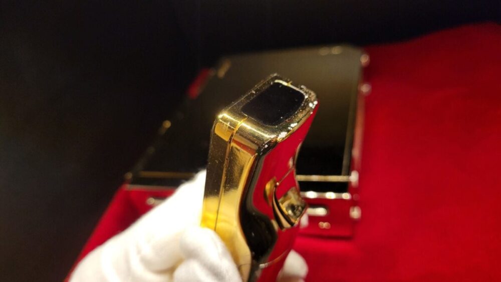 24 karaatin kultainen konsoli