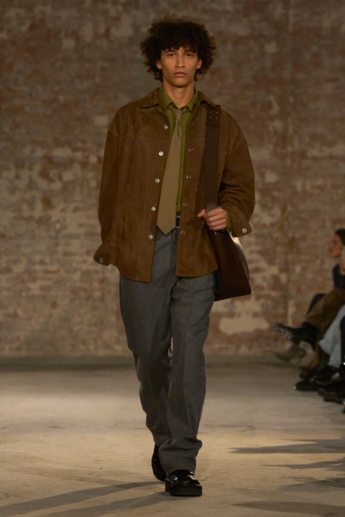 Uusi Ami Paris -mallisto kunnianosoituksena pariisilaisille