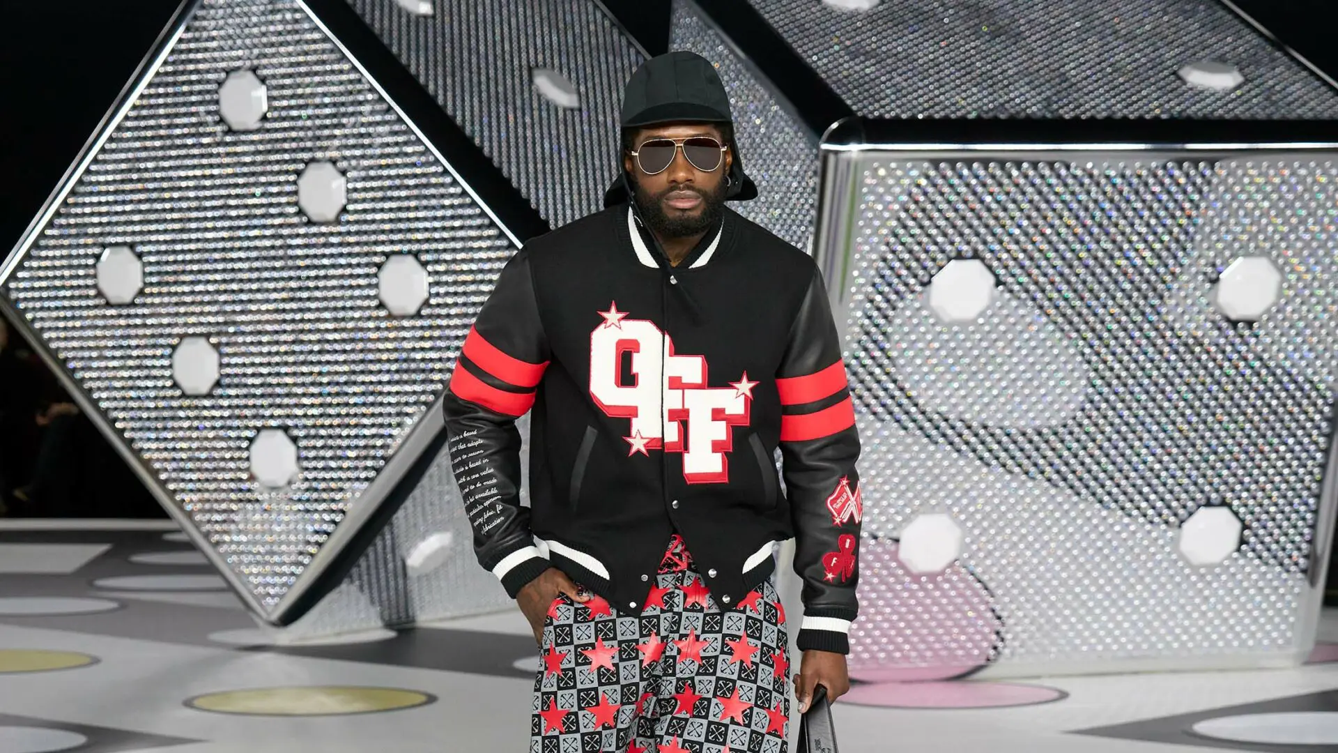 Ylellinen Vaatemerkki Myyty