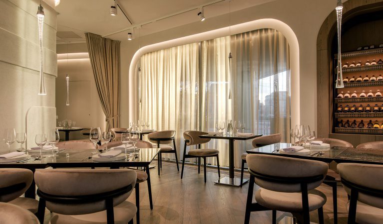 Ylelliset ravintolat Wrocławissa Siltojen Välissä