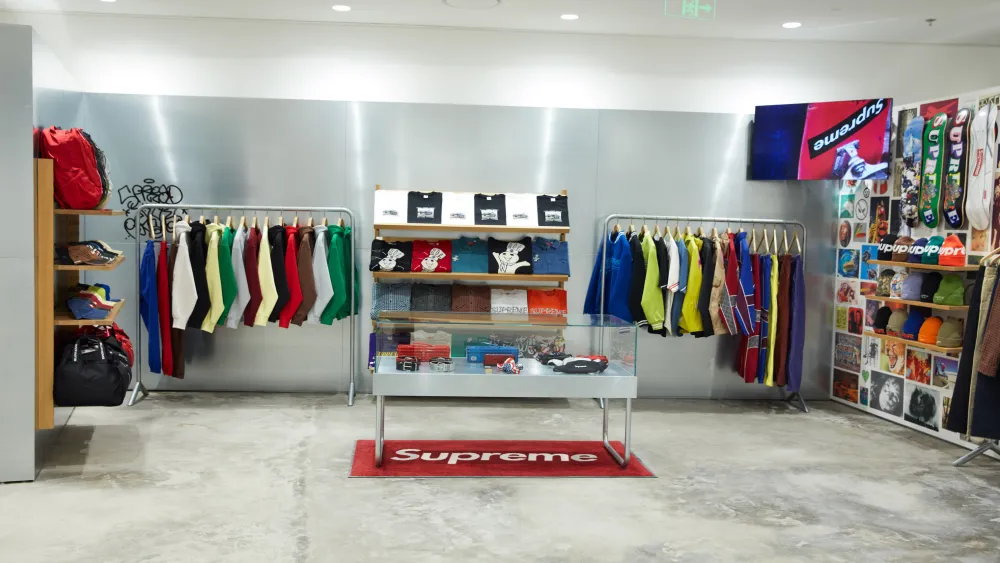 Supreme on ikoninen amerikkalainen streetwear-brändi suurennuslasin alla